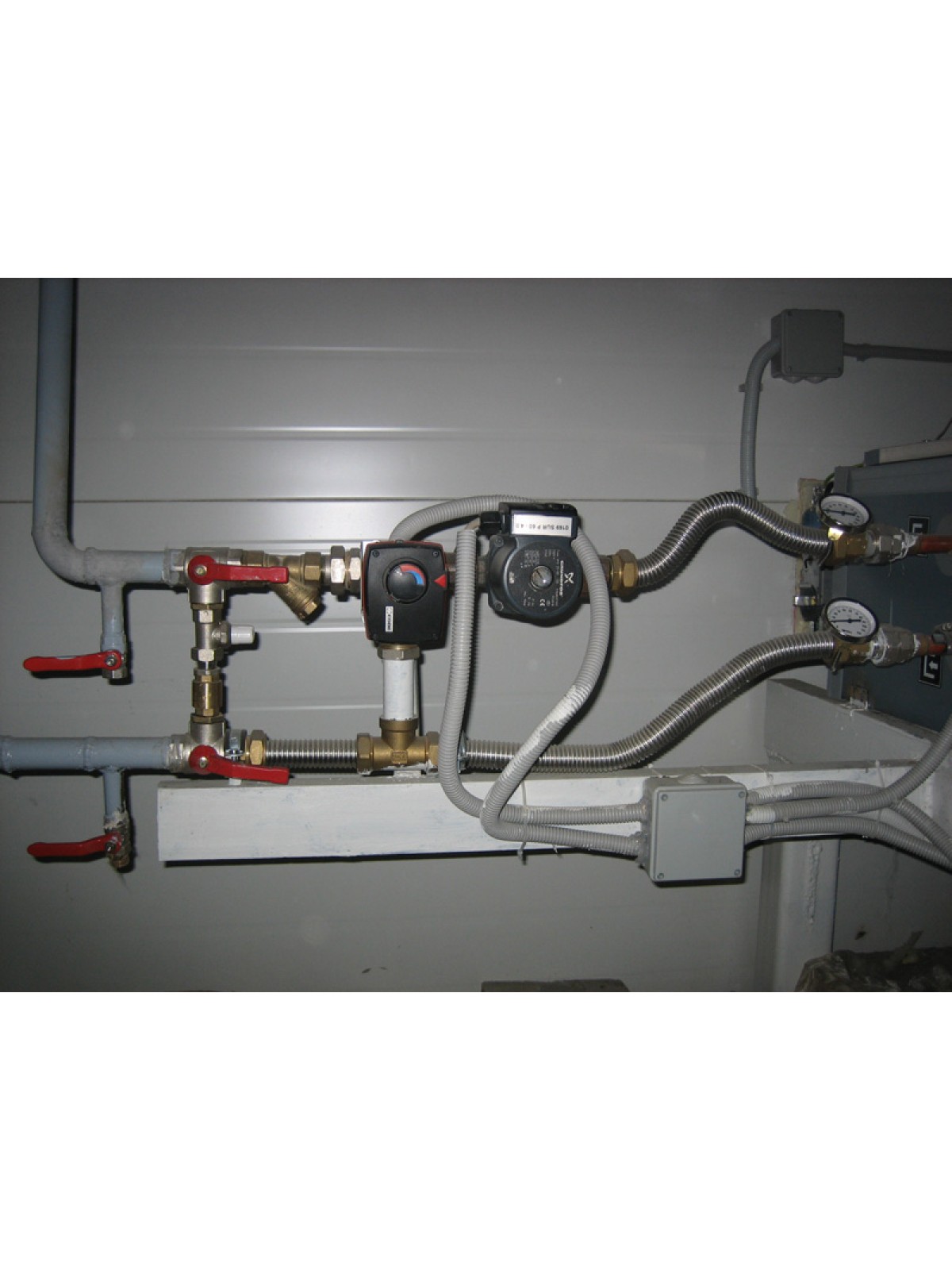 Монтаж водяного канального нагревателя с узлом обвязки